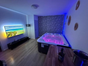 PrivateSpa Love Room Jacuzzi & Terrasse Privée